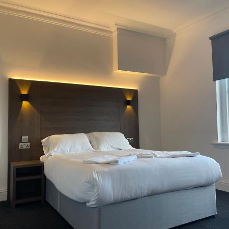 Glasgow Airport Apartments Paisley Exteriör bild