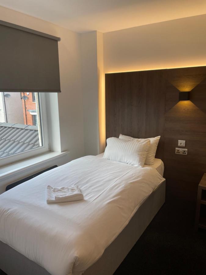 Glasgow Airport Apartments Paisley Exteriör bild