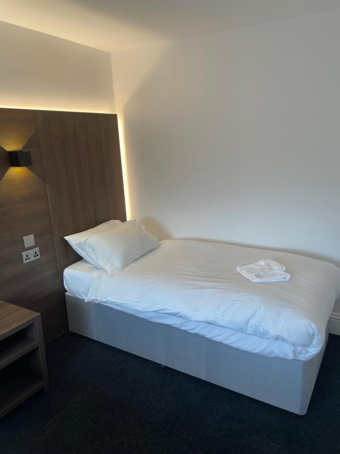 Glasgow Airport Apartments Paisley Exteriör bild