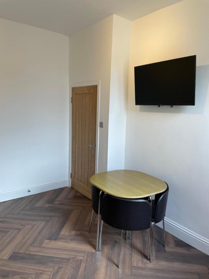 Glasgow Airport Apartments Paisley Exteriör bild