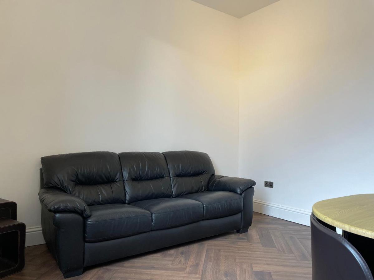 Glasgow Airport Apartments Paisley Exteriör bild