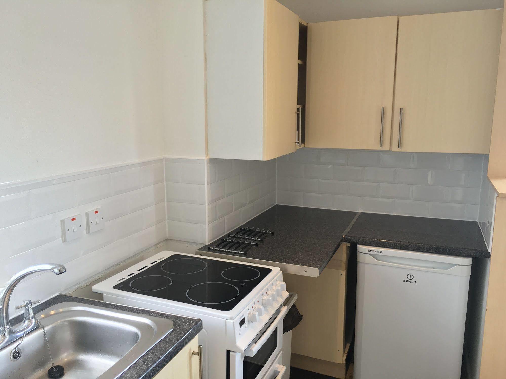Glasgow Airport Apartments Paisley Exteriör bild