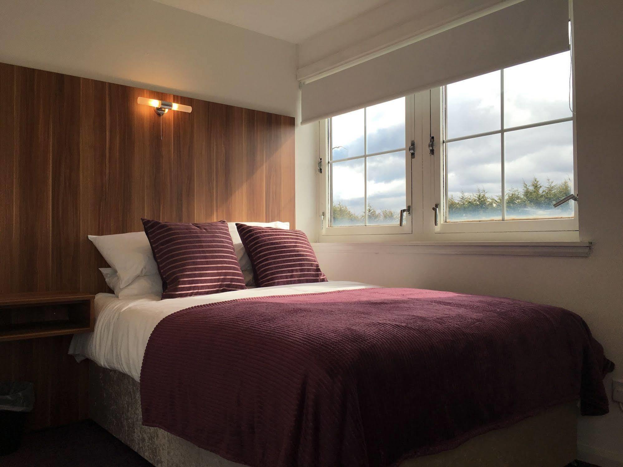 Glasgow Airport Apartments Paisley Exteriör bild